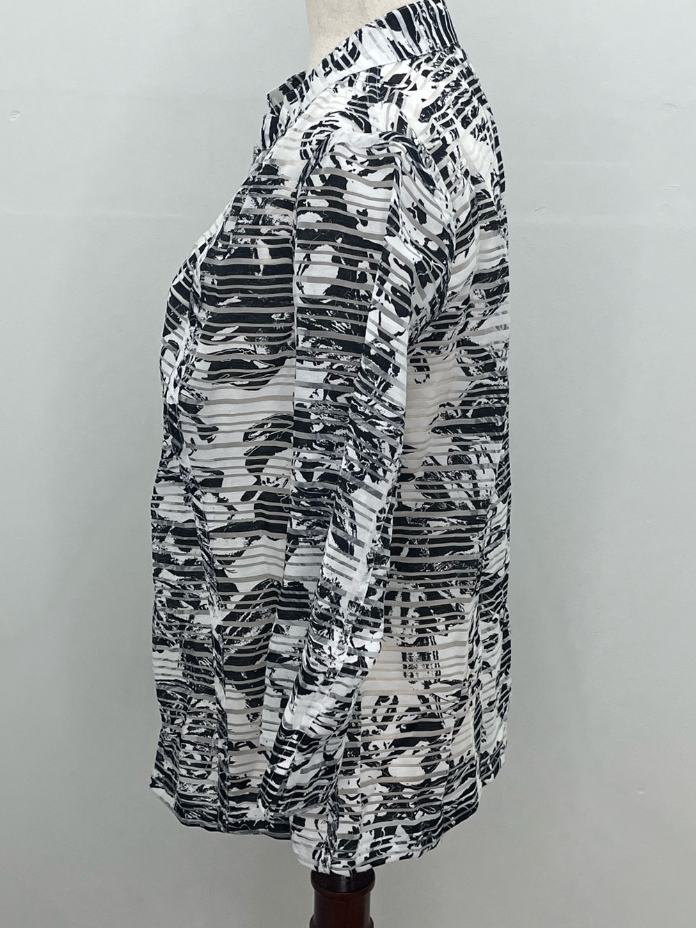 Coldwater Creek Black White Abstract Floral Sheer Zip Front Jacket Blouse Size 8 - Picture 3 of 7